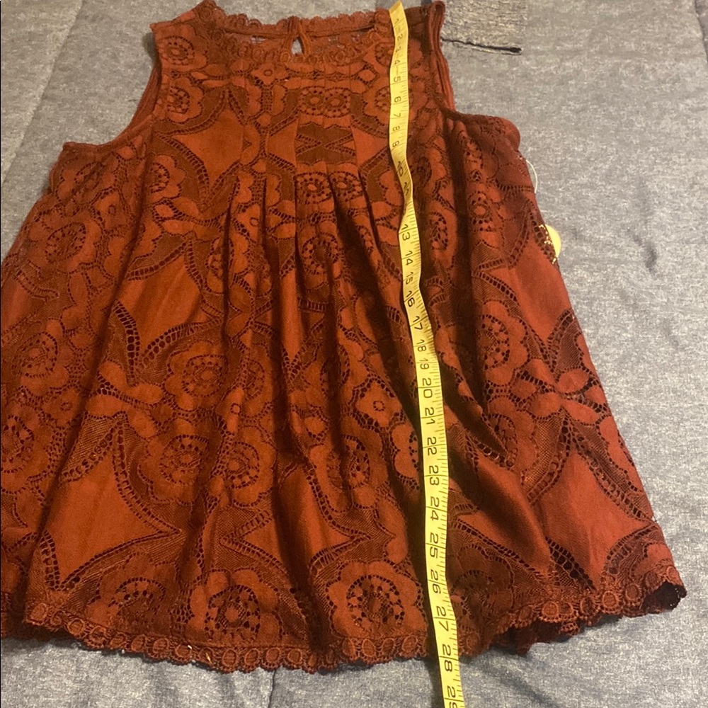 Burgundy Pleated Lace Blouse - Picture 4 of 6